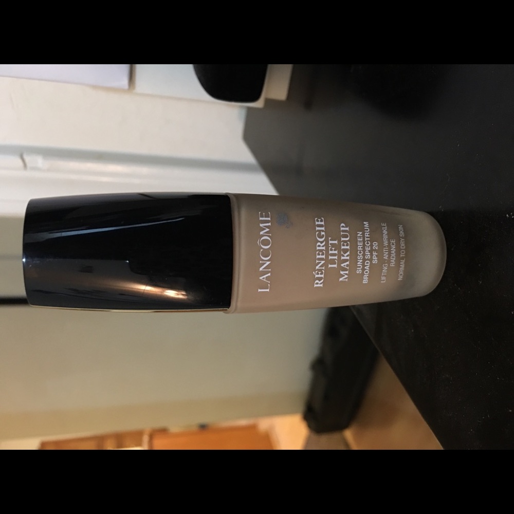 USED ONLY 1X! LANCÔME RENERGIE LIFT FOUNDATION
